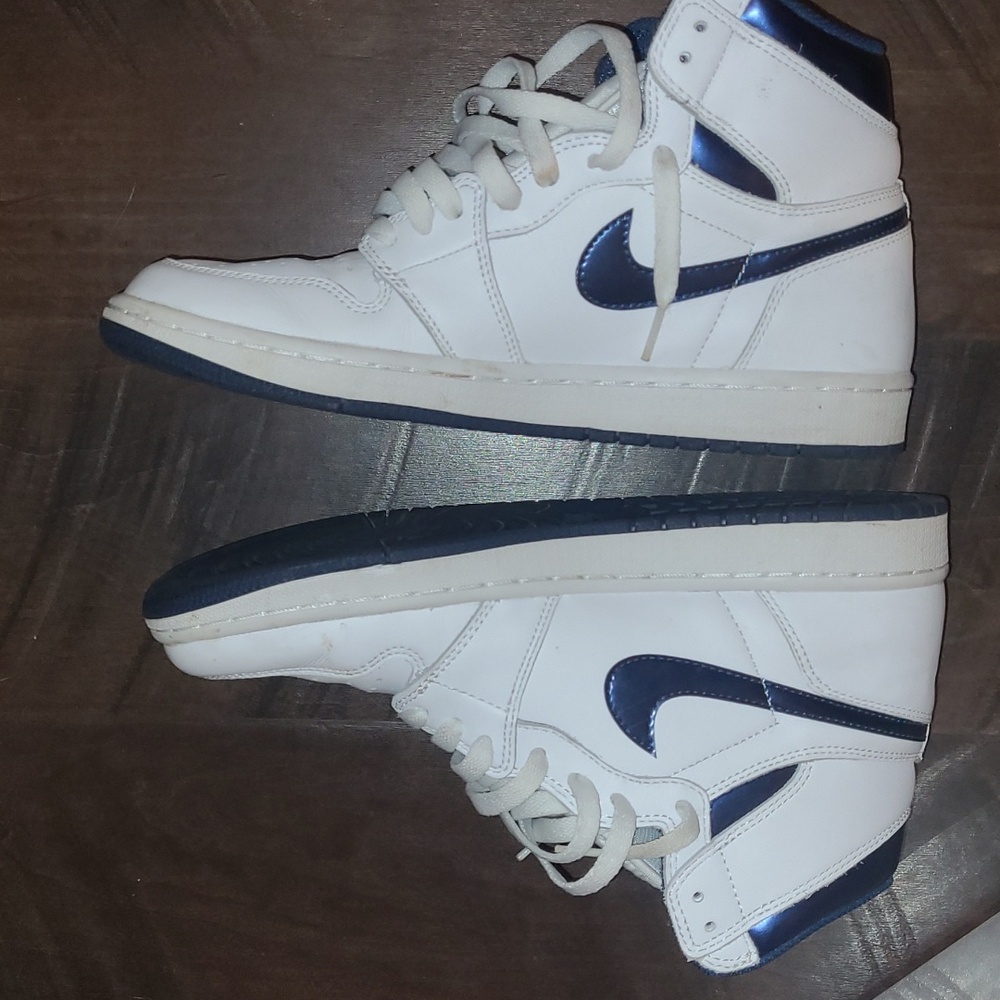 Good condition Pre-owned Nike Jordan 1 RetroMetallic Navy (2016) - Picture 3 of 8